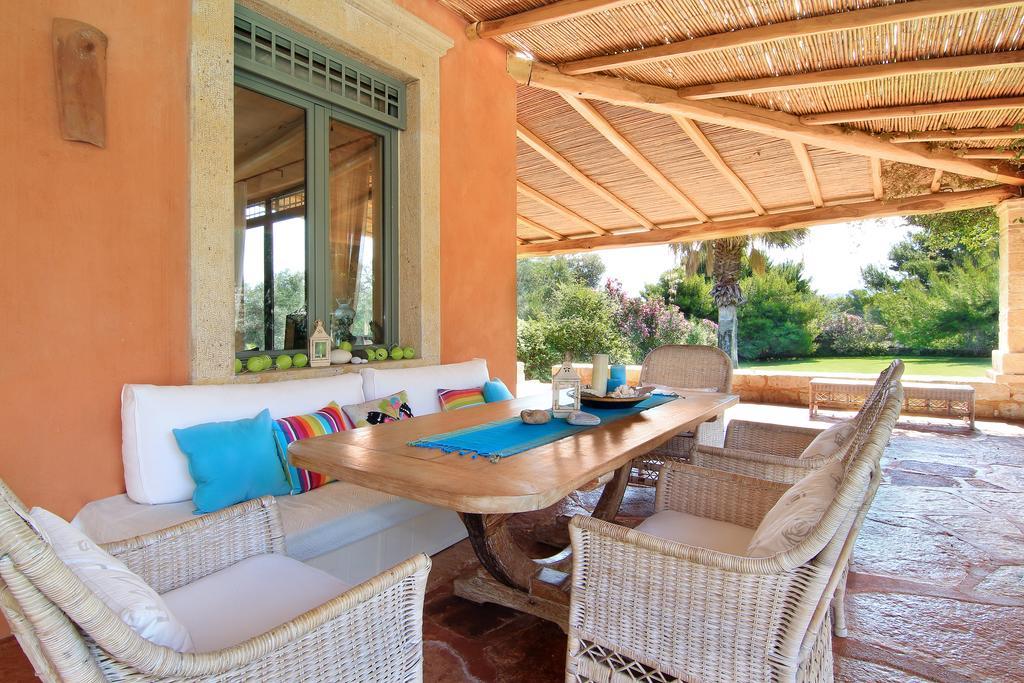 Vouliagmeni Villa アテネ エクステリア 写真